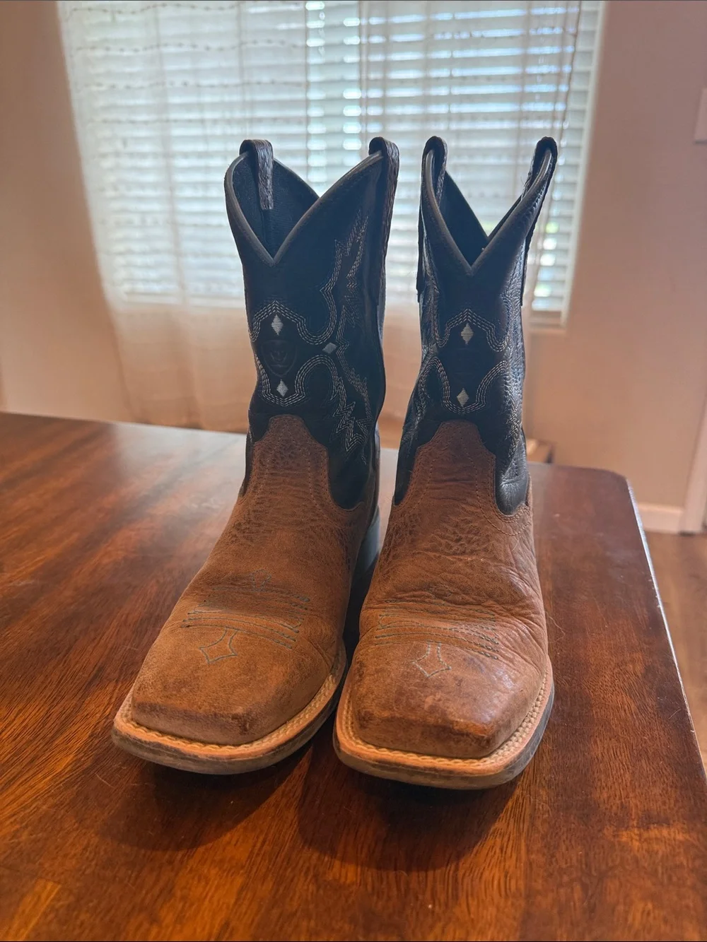 Classic Ariat Two-Tone Western Cowboy kids Boots - Brown & Black